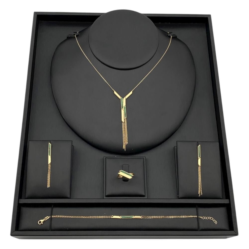 طقم ذهب كامل عيار 18 وزن 12.62 جم بتعليقات سلاسل أنيقة طقم ذهب كامل عيار 18 وزن 12.62 جم بتعليقات سلاسل أنيقة