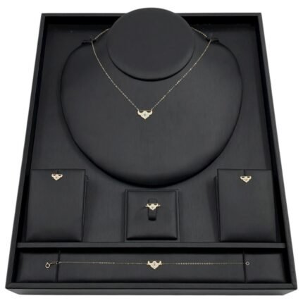 طقم ذهب عيار 18 وزن 2.72 جم تصميم نصف دائرة مرصع فاخر وأنيق