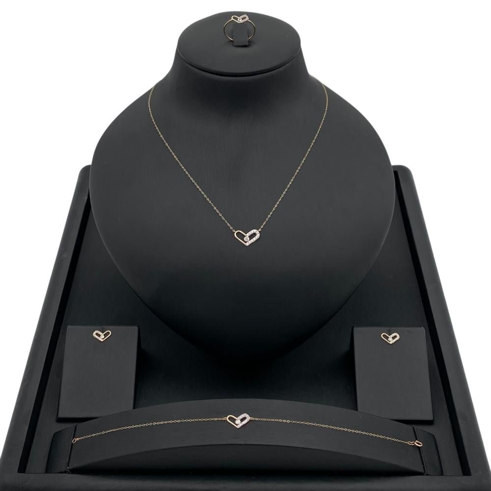 طقم ذهب على شكل قلب عيار 18 وزن 2.47 جم رقي وجمال في كل تفاصيله طقم ذهب على شكل قلب عيار 18 وزن 2.47 جم رقي وجمال في كل تفاصيله