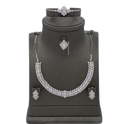 طقم ذهب عيار 18 الوزن 33.35 جرام