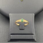 ⁦طقم ذهب جناح الصقر عيار 21 وزن 3.47 جرام بفص أخضر فاخر⁩ - الصورة ⁦6⁩