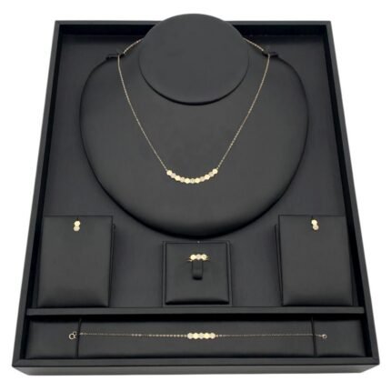 طقم ذهب شومية عيار 18 وزن 3.67 جم لإطلالة ناعمة تفيض بالأنوثة