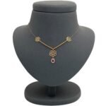 ⁦عقد ذهب الوردة عيار 21 وزن 1.71 جم بتعليقة حمراء أنيقة⁩ - الصورة ⁦6⁩