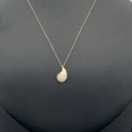 ⁦طقم دمعة ذهب عيار 18 وزن 2.67 جم بتصميم أنثوي يخطف الآنظار⁩ - الصورة ⁦2⁩