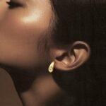 ⁦حلق ذهب عيار 18 الوزن 1.67 جرام⁩ - الصورة ⁦2⁩