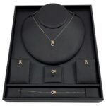 طقم تايجر ذهب عيار 18 وزن 4.73 جم أناقة تدوم طويلًا