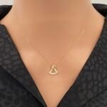 عقد ذهب عيار 18 الوزن 0.77 جرام