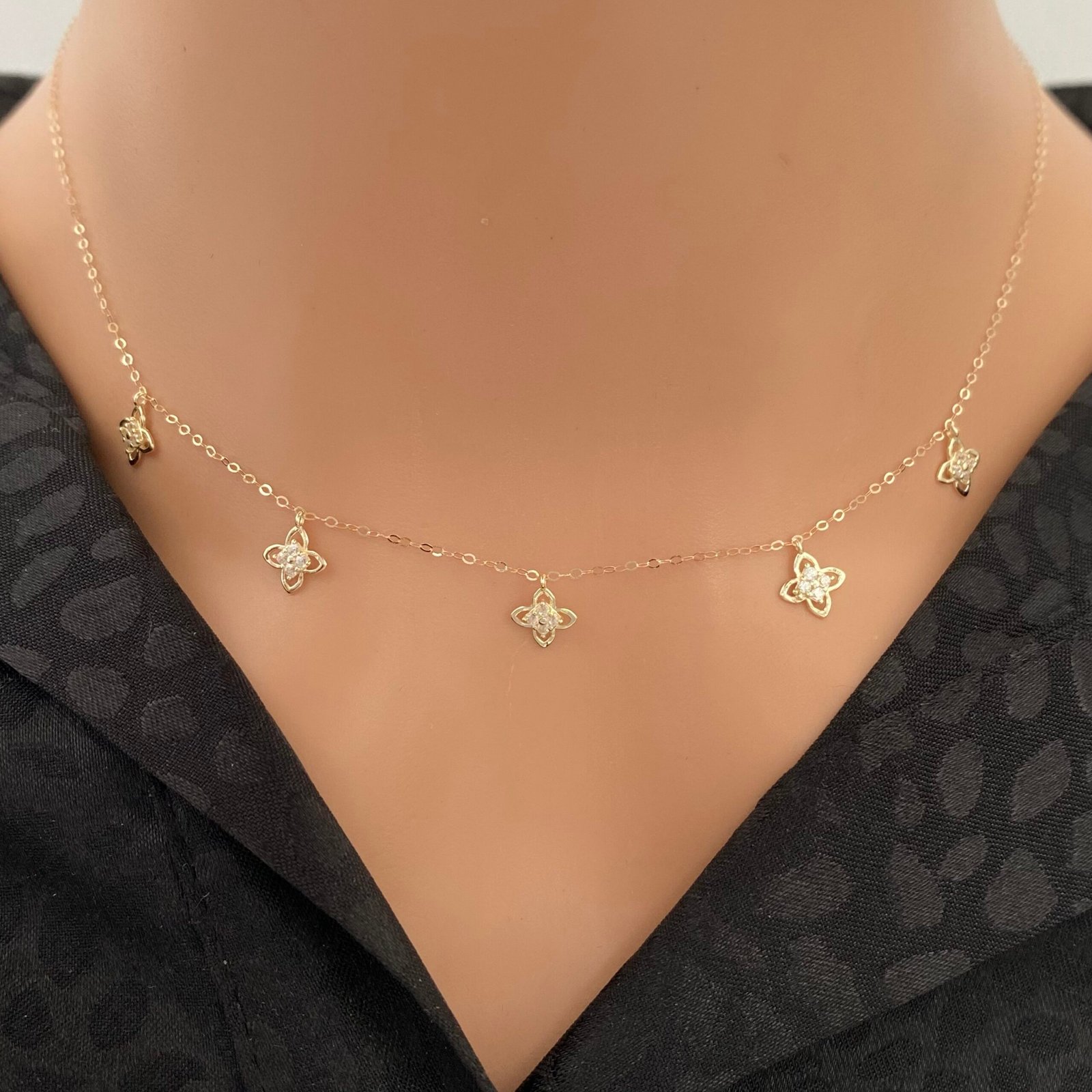 img_0154 شوكر ذهب عيار 18 الوزن 1 جرام - الصورة 1