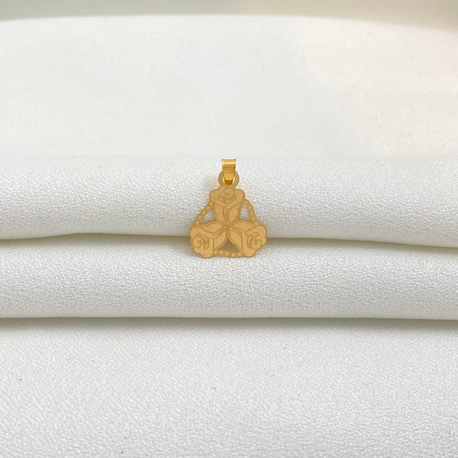 img_9111 تعليقه ذهب عيار 18 الوزن 0.24 جرام - الصورة 1