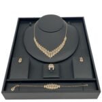 طقم ذهب عيار 18 الوزن 17.03 جرام