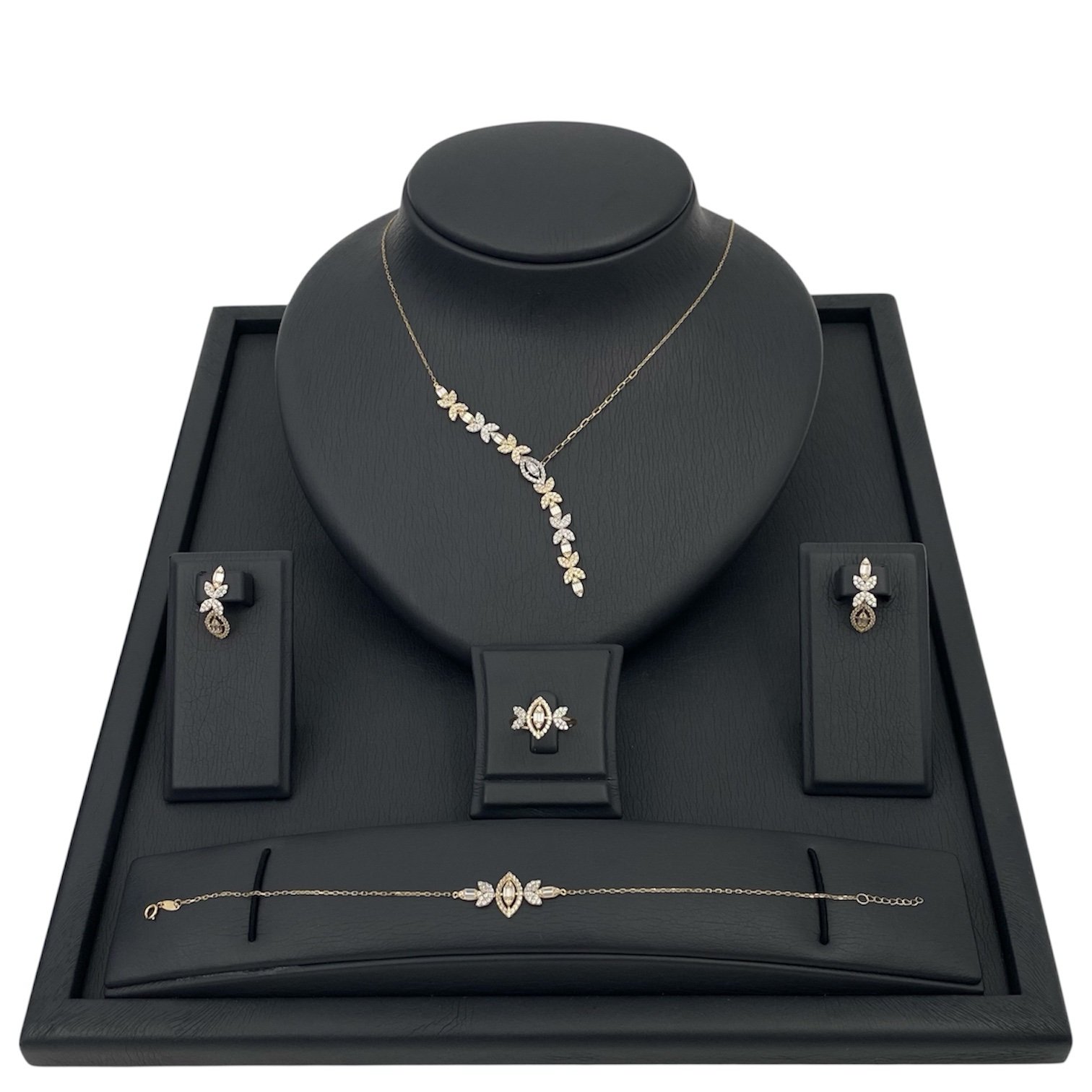 photoroom_20260211_204211 طقم ذهب عيار 18 الوزن 7.31 جرام - الصورة 1