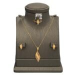 نصف طقم ذهب عيار 21 الوزن 4.61 جرام