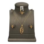 نصف طقم ذهب عيار 21 الوزن 4.52 جرام